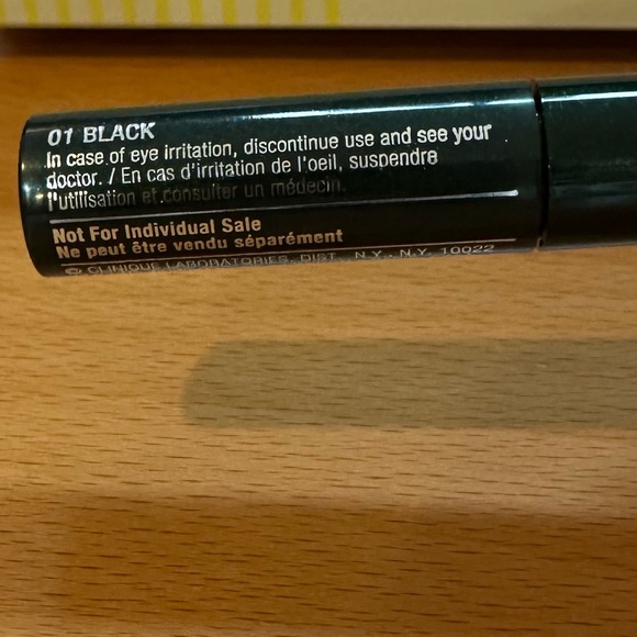 Clinique Trail Size of High Impact Mascara in Black(0.14 oz.) 3.5ml in New - Picture 3 of 4